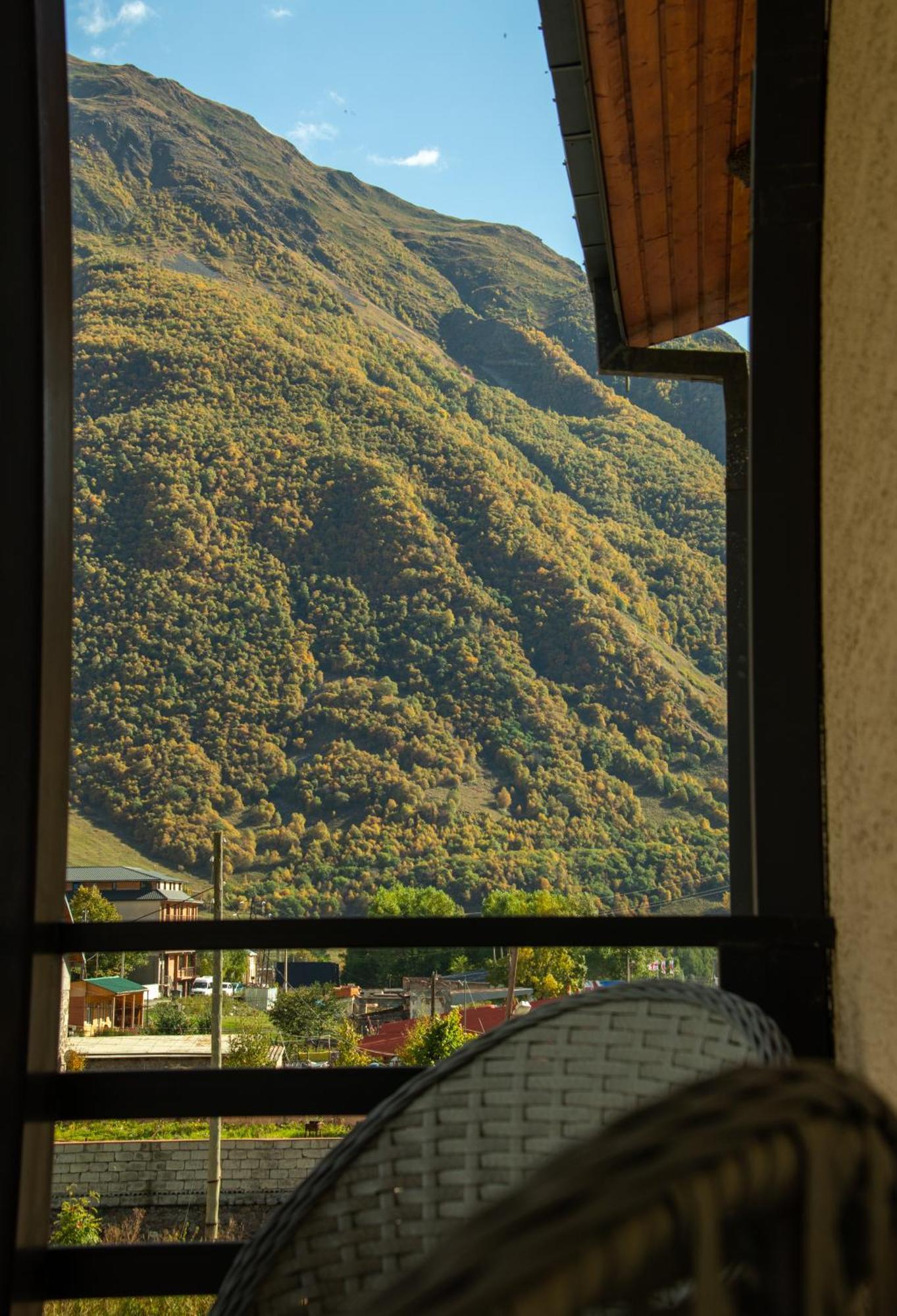 Guest House Oxygen Kazbegi Eksteriør billede